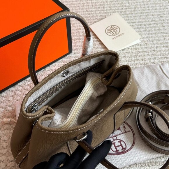 Luxury Handcrafted Leather Top Handle Bag Timeless Elegant Designer Style - Picture 8 of 8